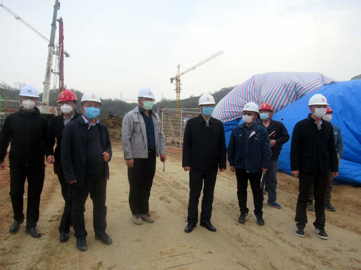 皖能環(huán)?？偨?jīng)理張為義到安徽電建一公司合肥龍泉山項目調(diào)研疫情防控和復(fù)工復(fù)產(chǎn)工作