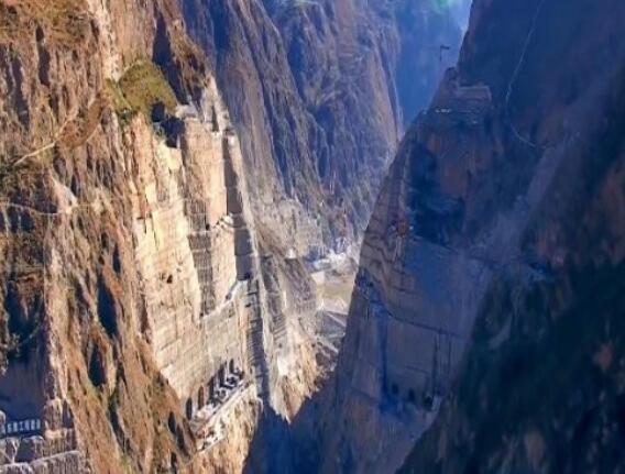 為建烏東德水電站，在峽谷底部挖90米深洞穴，用來(lái)干嘛的？
