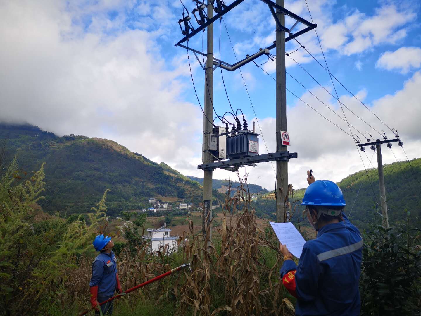 臨滄云縣供電局開(kāi)展線路維護(hù)改造，全面提升供電可靠性