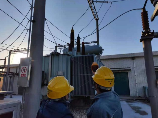 國網(wǎng)萊州市供電公司全力應(yīng)對寒潮天氣，保障群眾溫暖度冬