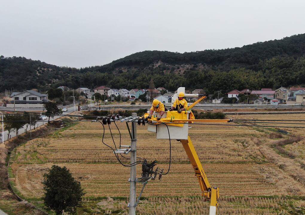國(guó)網(wǎng)余姚市供電公司：寒潮中配網(wǎng)改造，發(fā)電車保障居民溫暖度冬