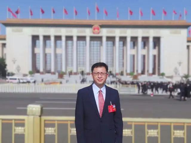 加快推動新能源行業(yè) 與人工智能融合創(chuàng)新——訪全國人大代表、樂山太陽能研究院院長姜希猛
