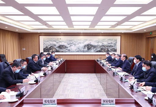 辛保安、張智剛與哈電集團(tuán)董事長(zhǎng)曹志安、總經(jīng)理吳偉章會(huì)談