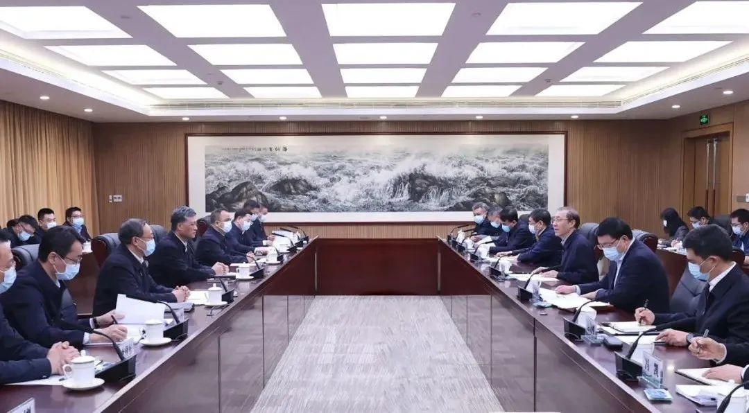辛保安、張智剛與新疆維吾爾自治區(qū)、新疆生產(chǎn)建設(shè)兵團(tuán)領(lǐng)導(dǎo)會談