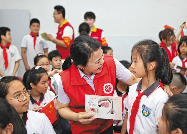 浙江永嘉縣紅十三愛心社25年，幫助4630名貧困學生