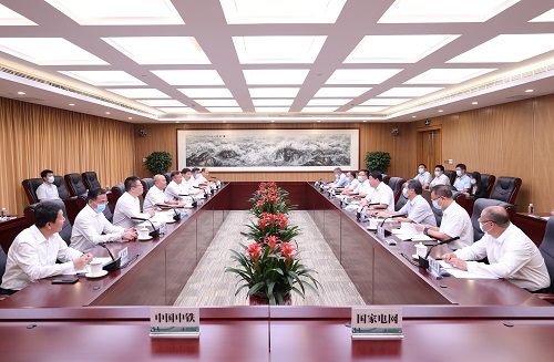 國(guó)家電網(wǎng)公司總經(jīng)理、黨組副書記張智剛與中國(guó)中鐵董事長(zhǎng)陳云會(huì)談
