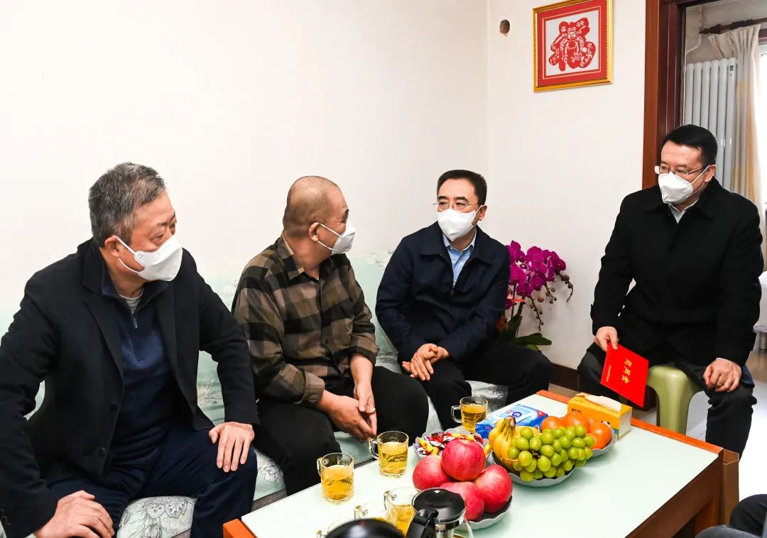 鄒磊、劉明勝走訪慰問退休老領導、勞模遺屬、困難黨員群眾