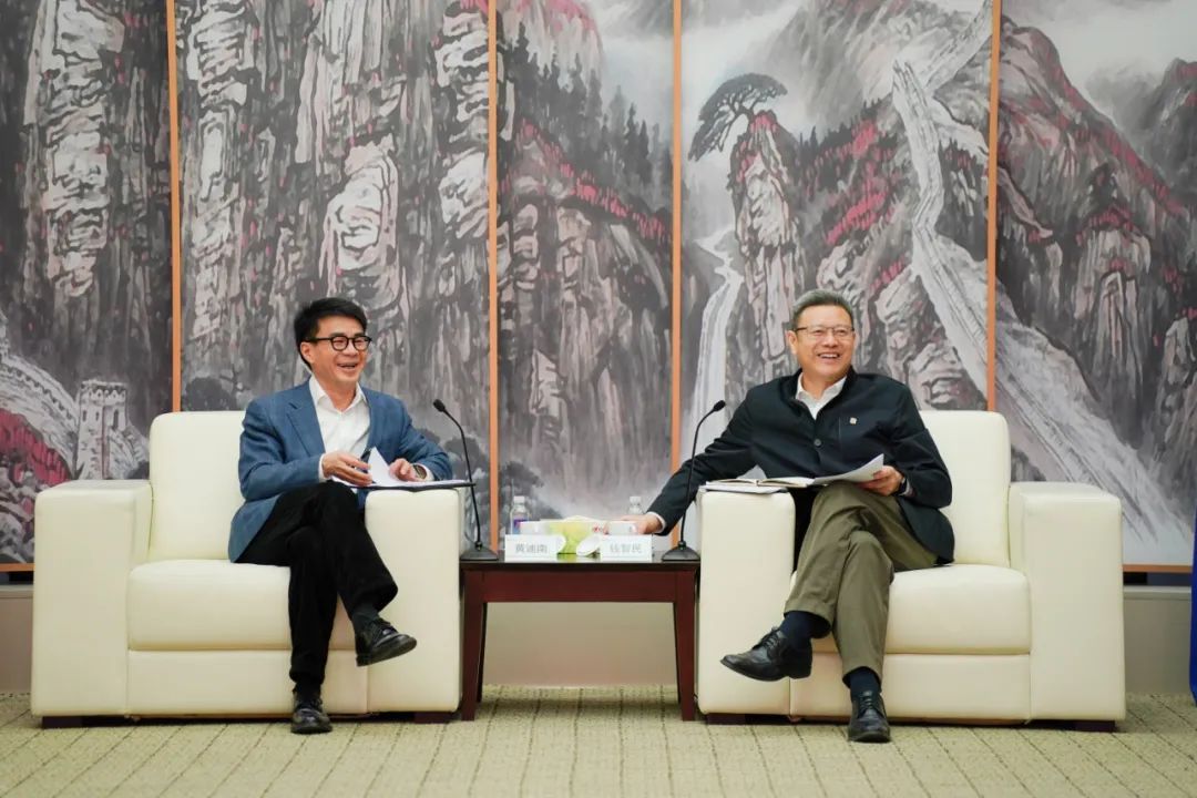 國(guó)家電投黨組書(shū)記、董事長(zhǎng)錢(qián)智民會(huì)見(jiàn)申能集團(tuán)黨委書(shū)記、董事長(zhǎng)黃迪南