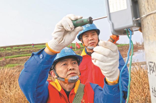 四川通江護航春灌用電，60支服務(wù)隊奔走田間