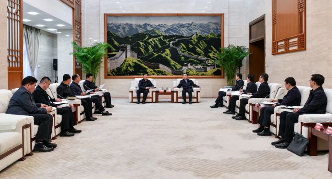 大唐集團(tuán)黨組書記、董事長鄒磊與青海省海南州委書記呂剛、州長尕瑪朋措會談