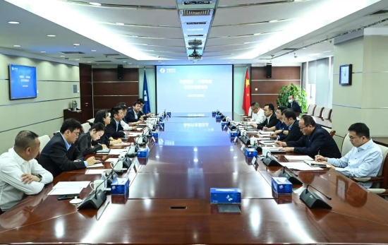 中國(guó)電建黨委常委、副總經(jīng)理劉源與中國(guó)建材股份副總裁王兵舉行會(huì)談