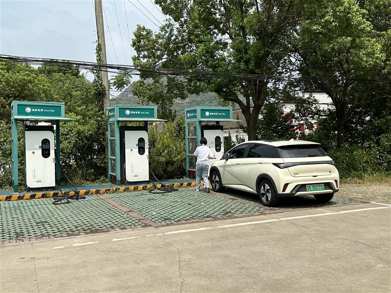 各類政策支持新能源汽車(chē)和充電樁下鄉(xiāng)，但村里真的需要這么多充電樁嗎?
