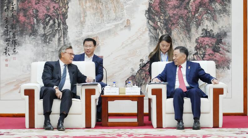 中國能建黨委書記、董事長宋海良與渣打集團主席韋浩思會談