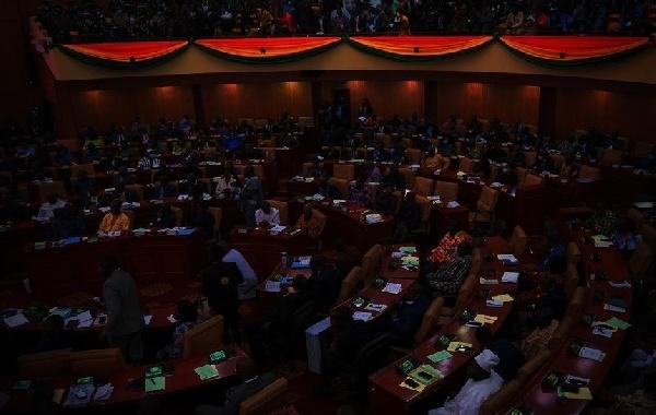 英媒：加納議會欠電費，電力公司拉閘打斷國情咨文