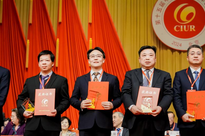 中國(guó)能建綠色建材公司黨委書(shū)記、董事長(zhǎng)，綠色先進(jìn)材料研究院院長(zhǎng)蔣洋榮獲“2023年中國(guó)產(chǎn)學(xué)研合作創(chuàng)新獎(jiǎng)”