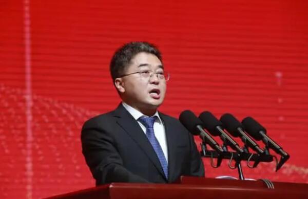 “垃圾大王”嚴(yán)圣軍，拿啥完成近千億投資?