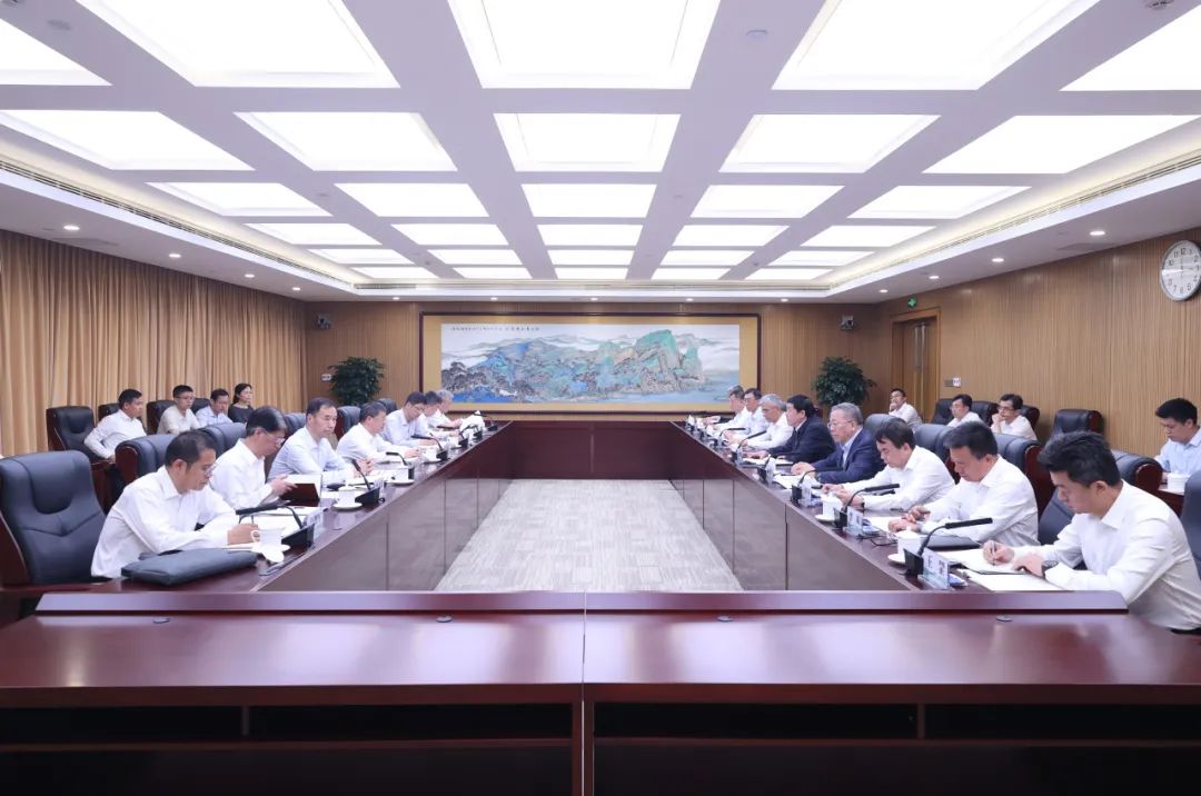 國家能源局黨組書記、局長章建華赴國家電網(wǎng)公司調(diào)研迎峰度夏電力保供工作