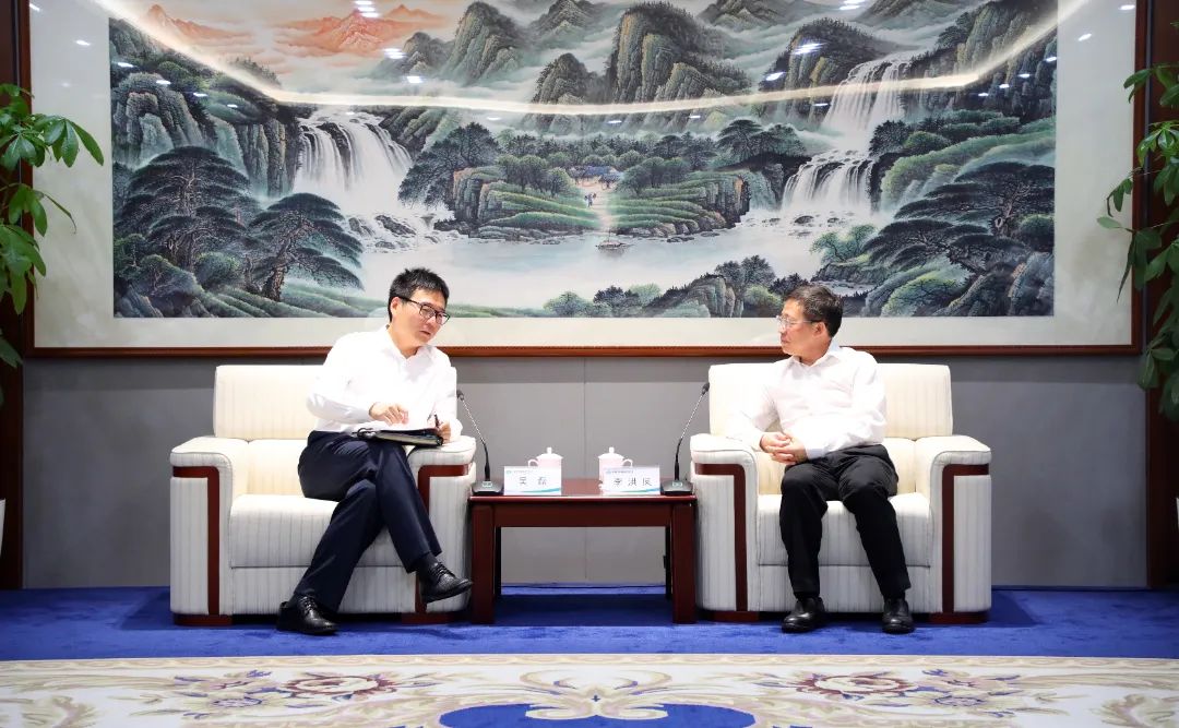 中國電氣裝備黨委書記、董事長李洪鳳會見上海電氣集團(tuán)黨委書記、董事長吳磊