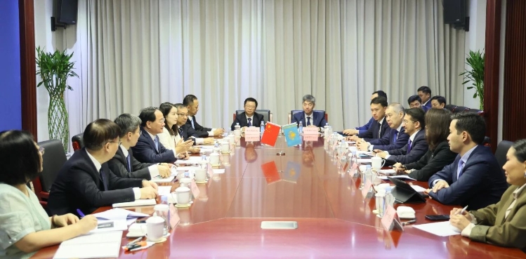金壯龍會見哈薩克斯坦數字發(fā)展、創(chuàng)新和航空航天工業(yè)部部長扎斯蘭·馬季耶夫