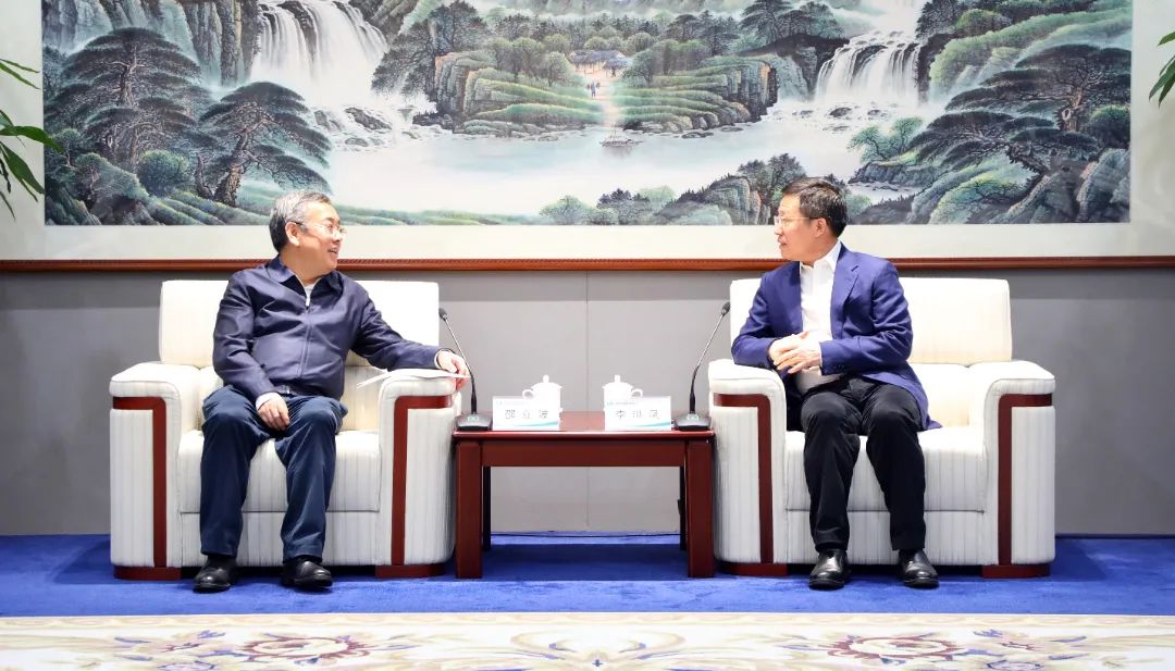 中國電氣裝備黨委書記、董事長李洪鳳會見國家開發(fā)銀行戰(zhàn)略客戶部總經(jīng)理邵立波