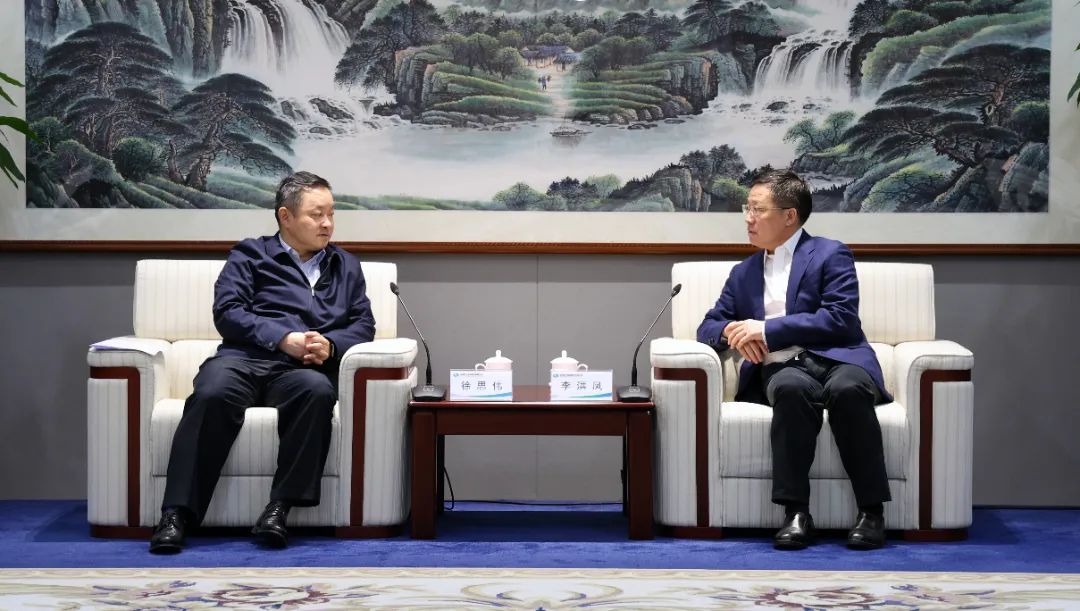 中國(guó)電氣裝備黨委書記、董事長(zhǎng)李洪鳳會(huì)見中國(guó)國(guó)新黨委書記、董事長(zhǎng)徐思偉