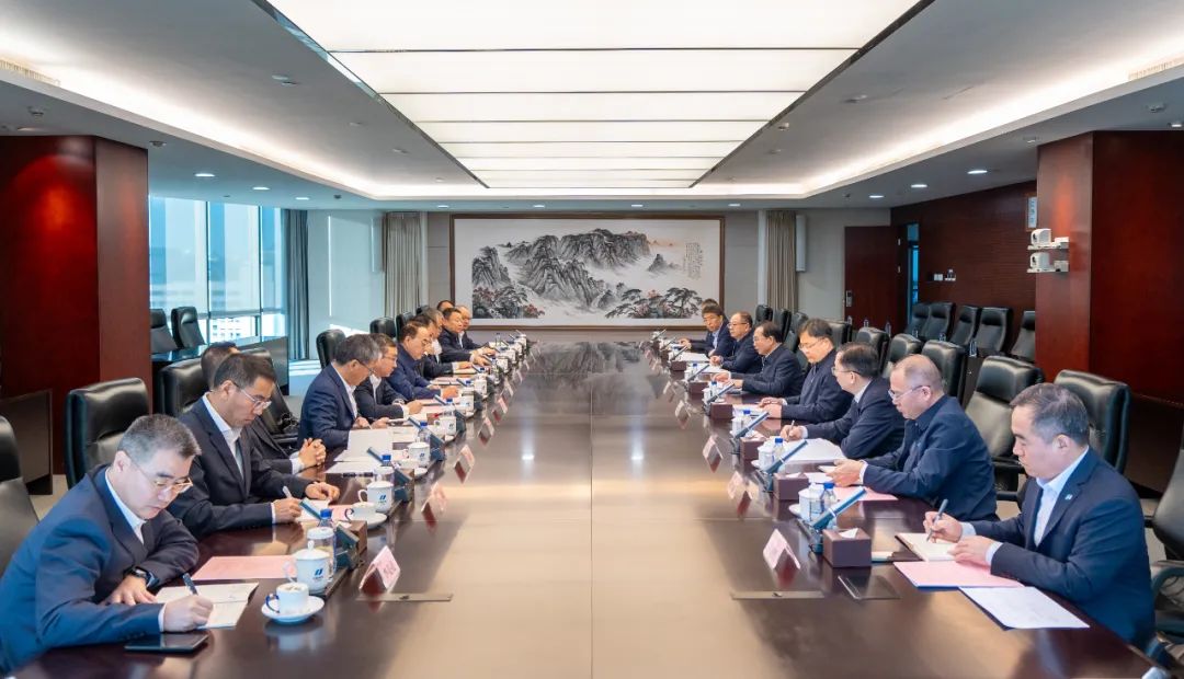 華電集團(tuán)黨組書記、董事長江毅會見中國中車黨委書記、董事長孫永才