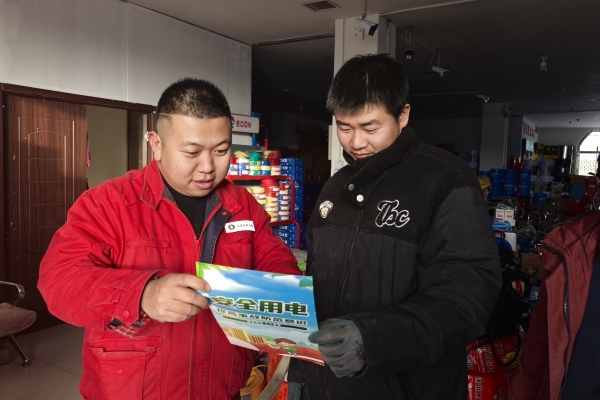 內(nèi)蒙古電力集團(tuán)烏海千里山供電公司蒙電愛心光明行，用電無憂進(jìn)社區(qū)
