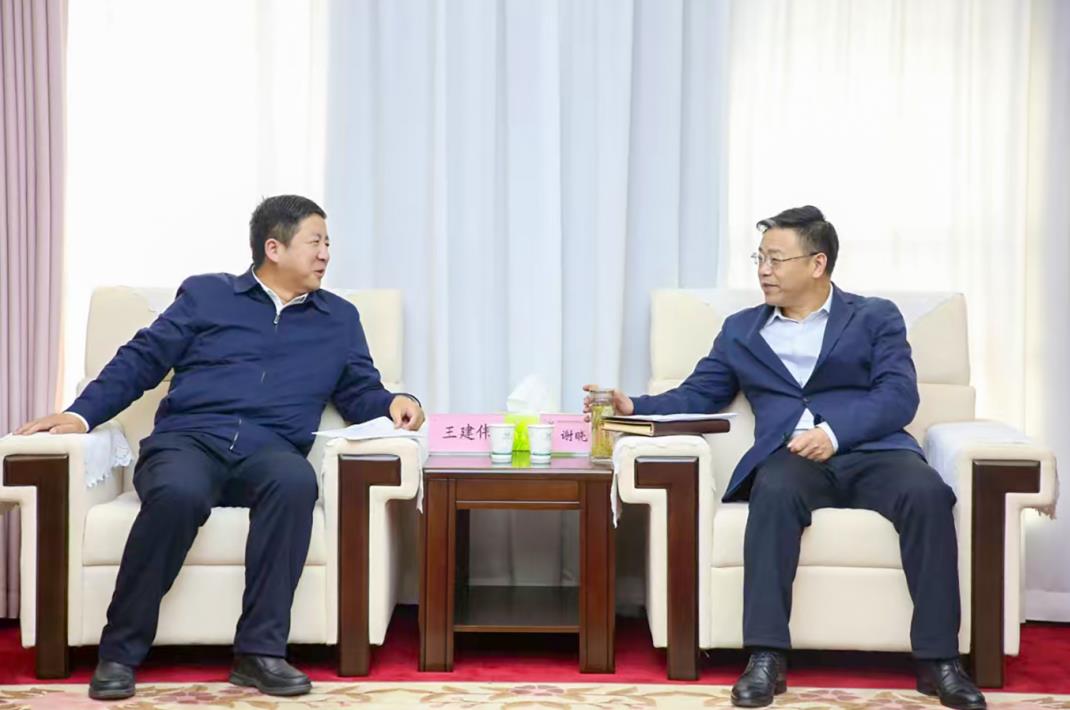 大唐甘肅公司黨委書記、董事長王建偉與甘肅能化集團黨委書記、董事長謝曉鋒會談