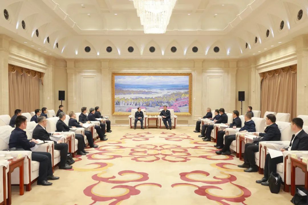 華電集團黨組書記、董事長江毅與新疆維吾爾自治區(qū)主要領導舉行會談