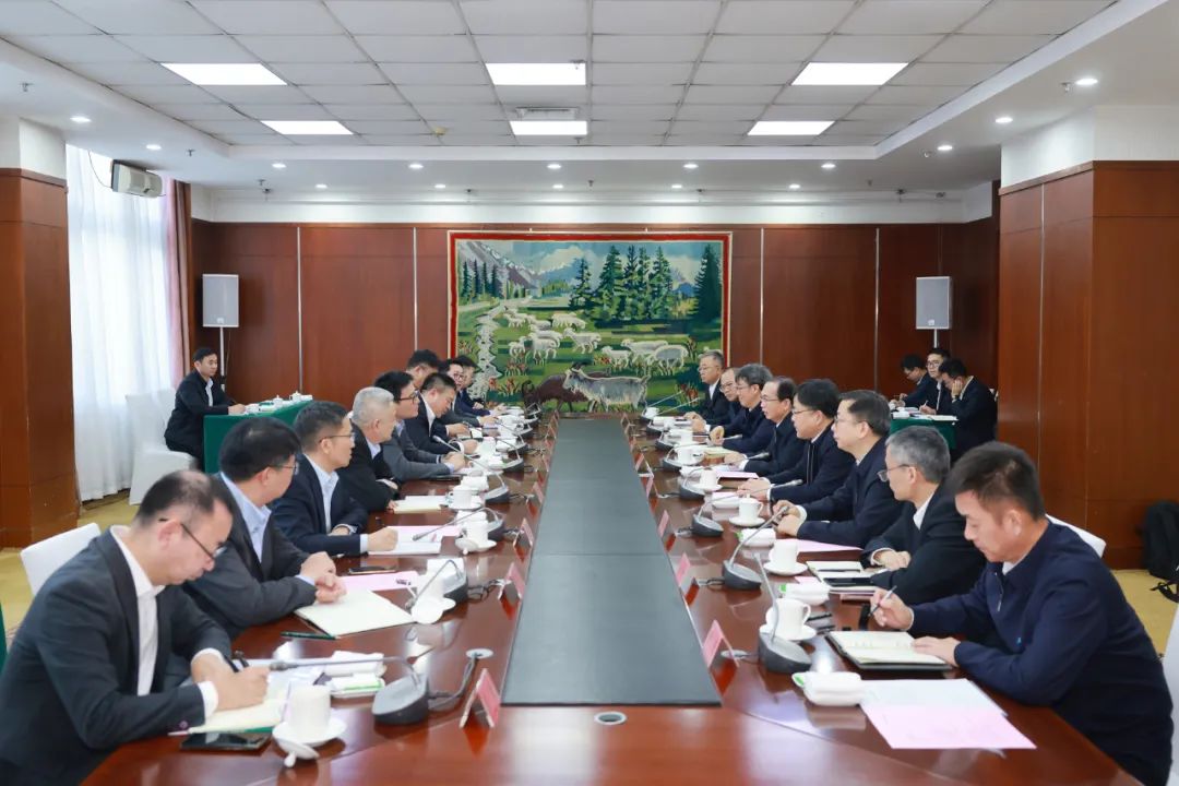 華電集團(tuán)黨組書記、董事長江毅與上海電氣黨委書記、董事長吳磊舉行會(huì)談