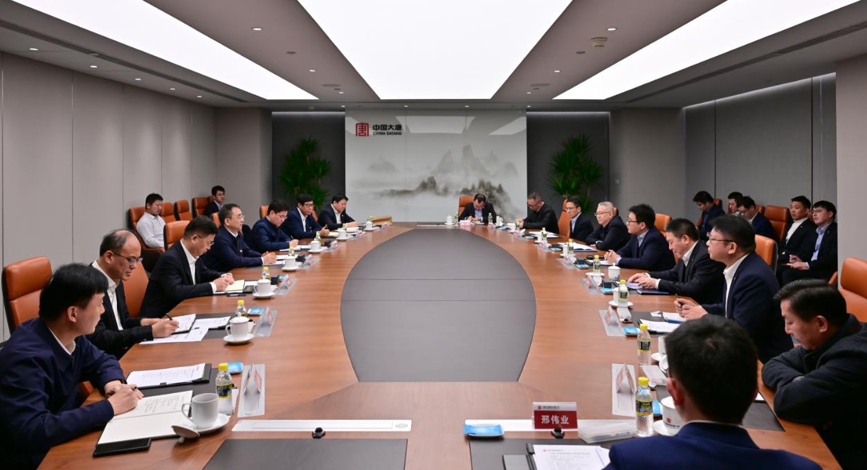 大唐集團黨組書記、董事長鄒磊與上海電氣黨委書記、董事長吳磊會談