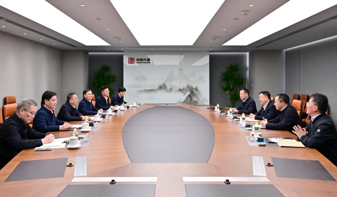 中國(guó)大唐董事長(zhǎng)鄒磊、總經(jīng)理張傳江與中廣核董事長(zhǎng)楊長(zhǎng)利、總經(jīng)理高立剛會(huì)談