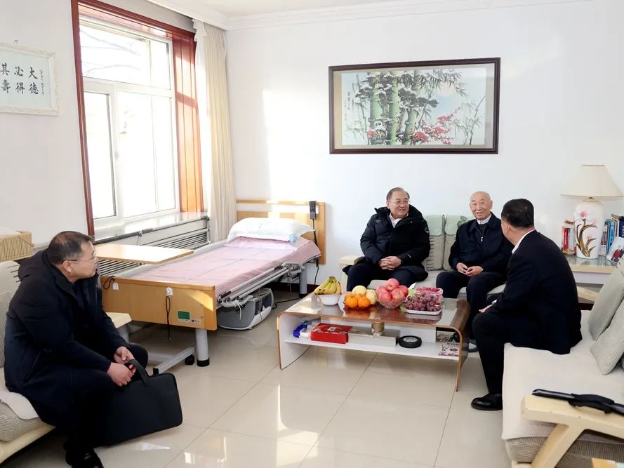準(zhǔn)能集團領(lǐng)導(dǎo)春節(jié)前慰問離退休老領(lǐng)導(dǎo) 困難黨員 困難職工 勞動模范
