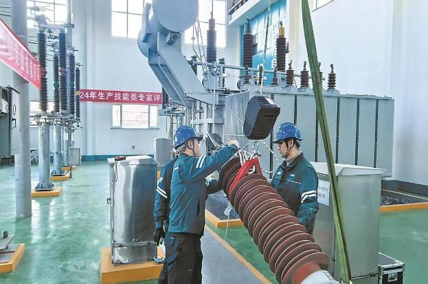 山西晉城供電研制組合器具，變壓器高壓套管吊裝無須登高