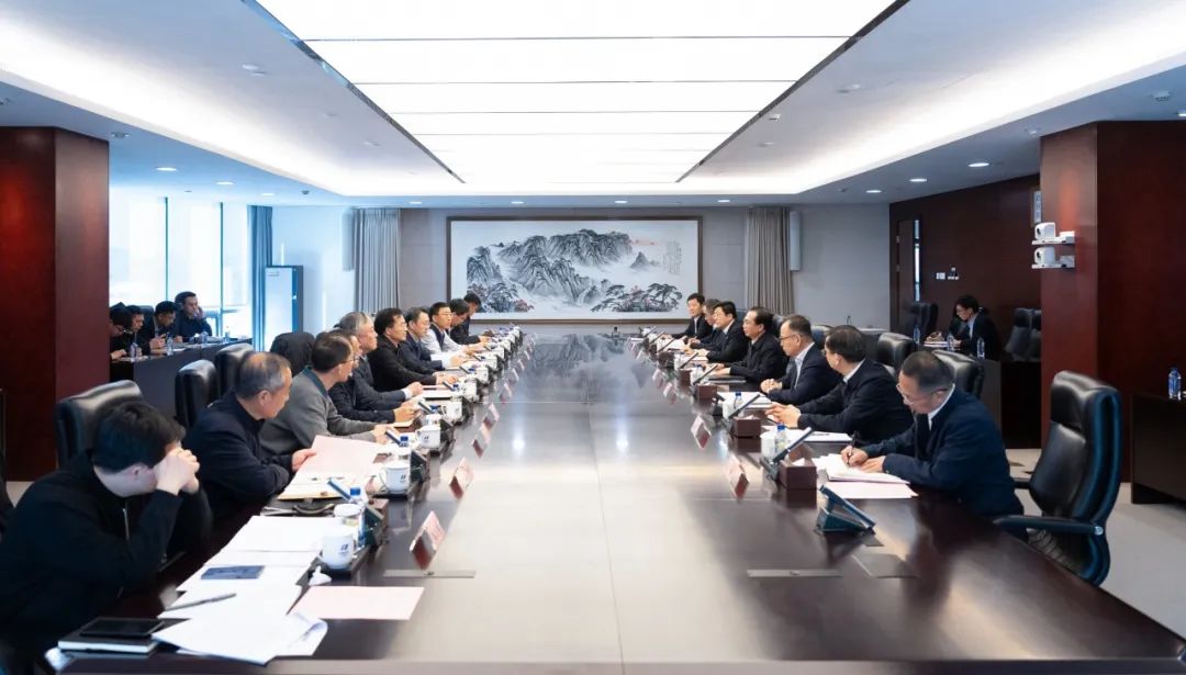 華電集團(tuán)董事長、黨組書記江毅與北京市政府黨組成員、副市長文獻(xiàn)舉行會談