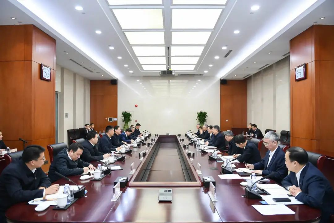 華能集團(tuán)董事長(zhǎng)、黨組書(shū)記溫樞剛會(huì)見(jiàn)中國(guó)安能董事長(zhǎng)陳奕輝、總經(jīng)理周慶豐